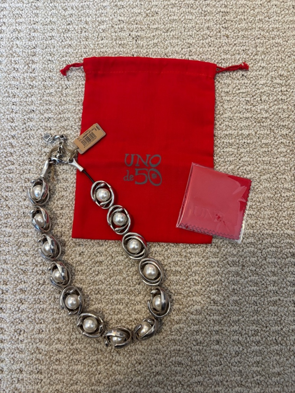 “Lisa In The Sky" necklace by the UNOde50 - Picture 3 of 9